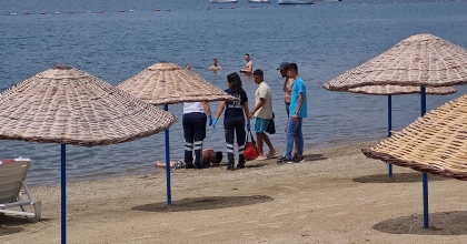 BOĞULMAK ÜZEREYKEN VATANDAŞLAR KURTARDI