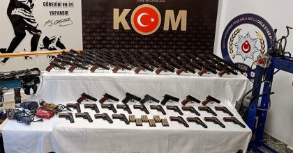 YASA DIŞI SİLAH TİCARETİ OPERASYONUNDA 4 TUTUKLAMA  