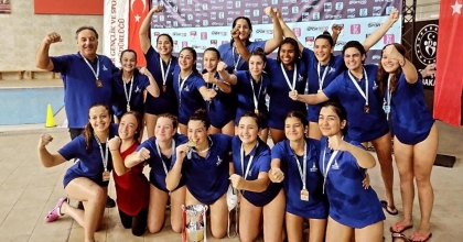 İZMİR’İN KIZLARI SU TOPUNA DAMGA VURMAYA DEVAM EDİYOR  