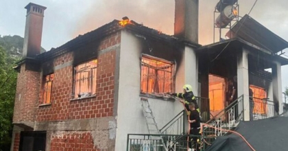 ANNE VE OĞLU YANGINDA HAYATINI KAYBETTİ