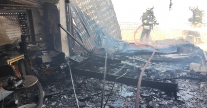 ELİNDE SİGARAYLA UYUYAKALDI, ÇIKAN YANGINDA YARALANDI