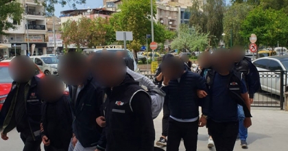 KOM ZORBALARI KISKIVRAK YAKALADI