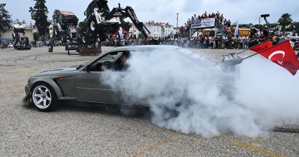 “KEMER OTOMOBİL FESTİVALİ” RENKLİ GÖRÜNTÜLERE SAHNE OLDU   