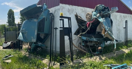 OTOMOBİL DÜZ DUVARA TIRMANDI