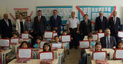 ÖĞRENCİLERİN KARNELERİ VALİ AMCALARINDAN