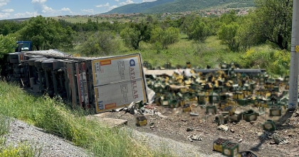 KAZADA LİTRELERCE ALKOL YOLA DÖKÜLDÜ