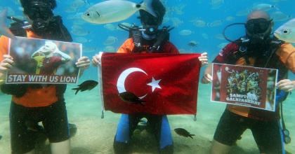 DENİZ ALTINDA ŞAMPİYONLUK KUTLAMASI