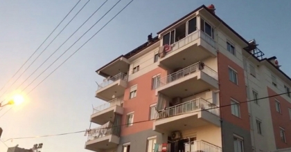 EŞİ İLE BARIŞMAK İÇİN İNTİHARA KALKIŞAN ADAM KARISINI 24 YERİNDEN BIÇAKLADI