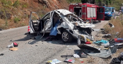ANTALYA'DA FECİ KAZA: 2 ÖLÜ, 1'İ AĞIR 3 YARALI