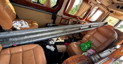 ANTALYA'DA FECİ KAZA: MİNİBÜSÜN İÇİNDEN BARİYER GEÇTİ