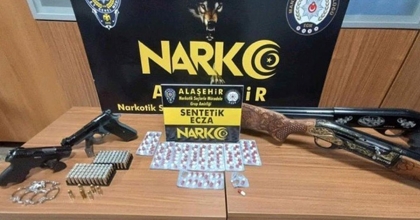 APART ODASINDA UYUŞTURUCU İLE YAKALANDILAR