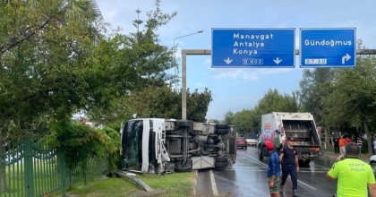 OTEL ÇALIŞANLARINI TAŞIYAN OTOBÜS KAZA YAPTI