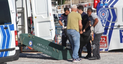 DENİZ YÜZEYİNDE ERKEK CESEDİ BULUNDU