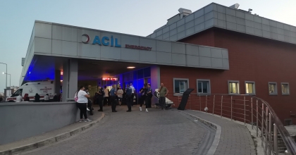 AVM'DE KANLI KONSER! 1'İ AĞIR 3 YARALI
