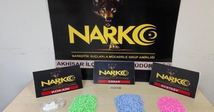 ARACINDA ÇEŞİT ÇEŞİT UYUŞTURUCU BULUNAN ŞAHIS TUTUKLANDI