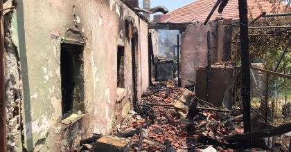 YALNIZ YAŞAYAN HASTA KADIN YANGINDA ÖLDÜ