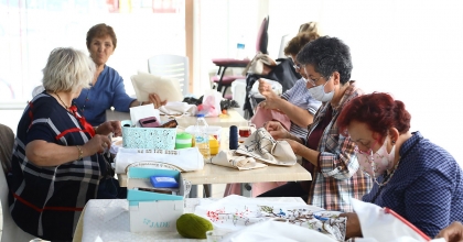 BAYRAKLILI KADINLARDAN EL EMEĞİ SERGİSİ  