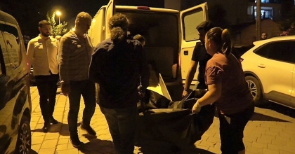 BEBEĞİNİ YIKARKEN KALBİNE YENİK DÜŞTÜ