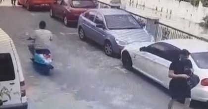 DENİZE GİREN VOLEYBOLCULARIN ÇANTASINI ÇALAN HIRSIZLAR POLİSTEN KAÇAMADI