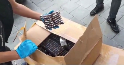 İZMİR'DE BİNLERCE SENTETİK ECZA MADDESİ ELE GEÇİRİLDİ