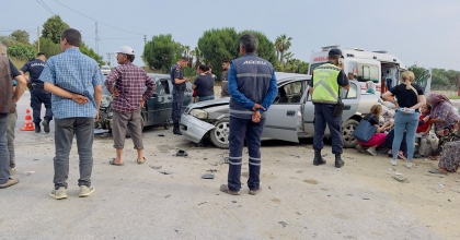 İZMİR’DE İKİ AYRI FECİ KAZA: 11 YARALI  