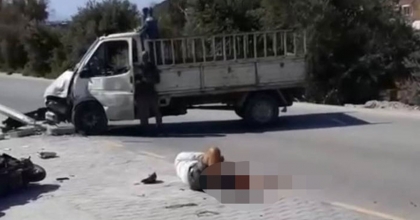 KAMYONET İLE MOTOSİKLET ÇARPIŞTI: 1’İ AĞIR 2 YARALI  