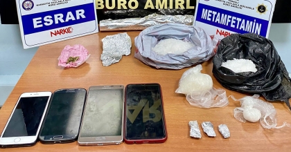 KİRALADIKLARI DAİREDE UYUŞTURUCU SATARKEN YAKALANDILAR