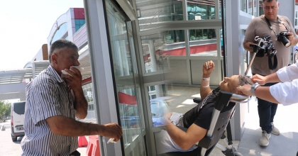 KURBAN KESERKEN YARALANAN 30'A YAKIN KİŞİ HASTANELİK OLDU