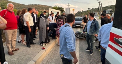 KUŞADASI'NDA OTOMOBİL İLE MOTOSİKLET ÇARPIŞTI: 1 YARALI