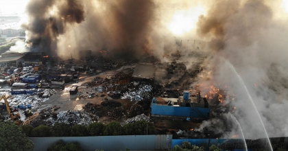 MANİSA'DAKİ FABRİKA YANGINI 16 SAATTİR DEVAM EDİYOR 