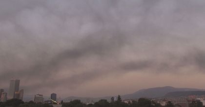 MANİSA'DAKİ YANGININ KARA DUMANLARI İZMİR'İ KAPLADI