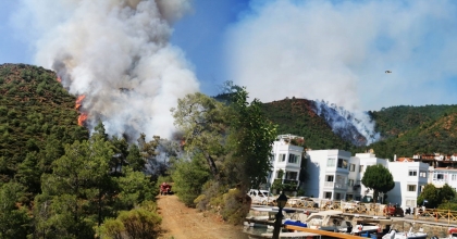 MARMARİS'TE ORMAN YANGININI SÖNDÜRME ÇALIŞMALARI SÜRÜYOR