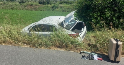 OTOMOBİL KANALA UÇTU