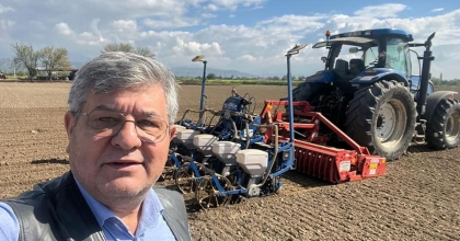 POSACI ÇOK SEVDİĞİ TARLALARDAN KOPAMIYOR