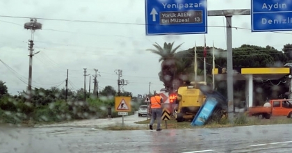 SAĞANAK YAĞIŞ BOZDOĞAN'DA ETKİLİ OLDU 