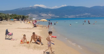 SICAKLIK 35 DERECEYİ GÖRDÜ, SICAKTAN BUNALAN SOLUĞU SAHİLDE ALDI 