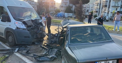 TİCARİ ARAÇ İLE ÇARPIŞAN OTOMOBİLİN SÜRÜCÜSÜ HAYATINI KAYBETTİ  