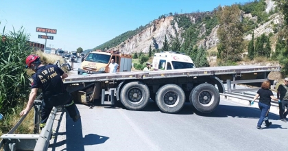 TIR YOLDAN ÇIKTI: 1 YARALI   