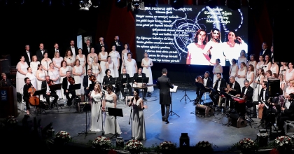 TÜRK SANAT MÜZİĞİ KOROSU KULAKLARIN PASINI SİLDİ   