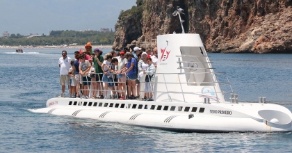 TÜRKİYE'NİN İLK TURİSTİK DENİZALTISI 18 BİN TURİSTİ DENİZİN ALTINA İNDİRECEK