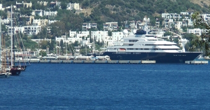 ULTRA SÜPER LÜKS YAT BODRUM'DA 9 MİLYON LİRALIK YAKIT ALDI