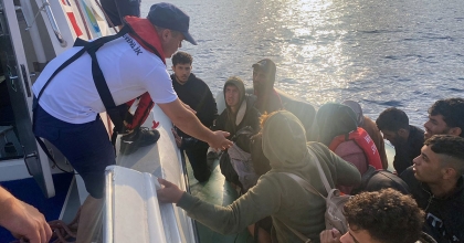 YUNANLILARIN GERİ İTTİĞİ 37 DÜZENSİZ GÖÇMEN KURTARILDI    