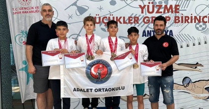 YÜZMEDE DENİZLİLİ ÖĞRENCİLER MADALYALARI KAPTI