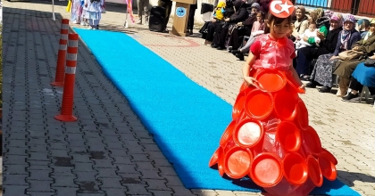 KÜTAHYALI ÖĞRENCİLERDEN MUHTEŞEM DEFİLE