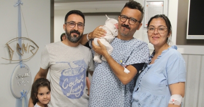 1 SAAT İÇİNDE 2 HASTASINA SEZARYEN DOĞUM YAPTIRDI, ARDINDAN KENDİSİ AYNI HASTANEDE 2,5 SAAT SÜREN AMELİYATA GİRDİ 