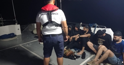 DÜZENSİZ GÖÇMENLER KURTARILDI