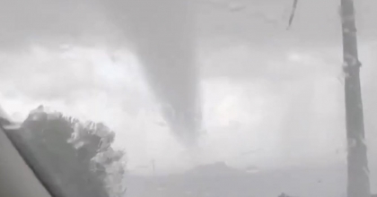 İZMİR'DE İKİ AYRI NOKTADA HORTUM PANİĞİ  