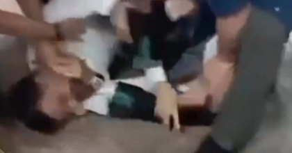 İZMİR ADLİYESİNDE AVUKATLARIN KAVGASI KAMERADA  