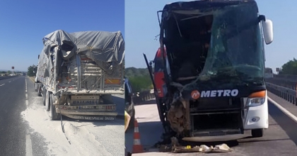 OTOBÜS KAMYONA ÇARPTI: 14 YARALI