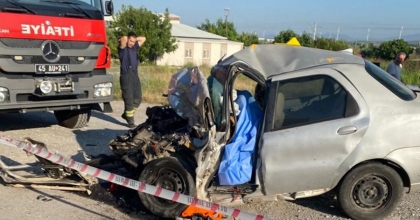  MANİSA’DA OTOMOBİL İLE TIR ÇARPIŞTI: 1 ÖLÜ